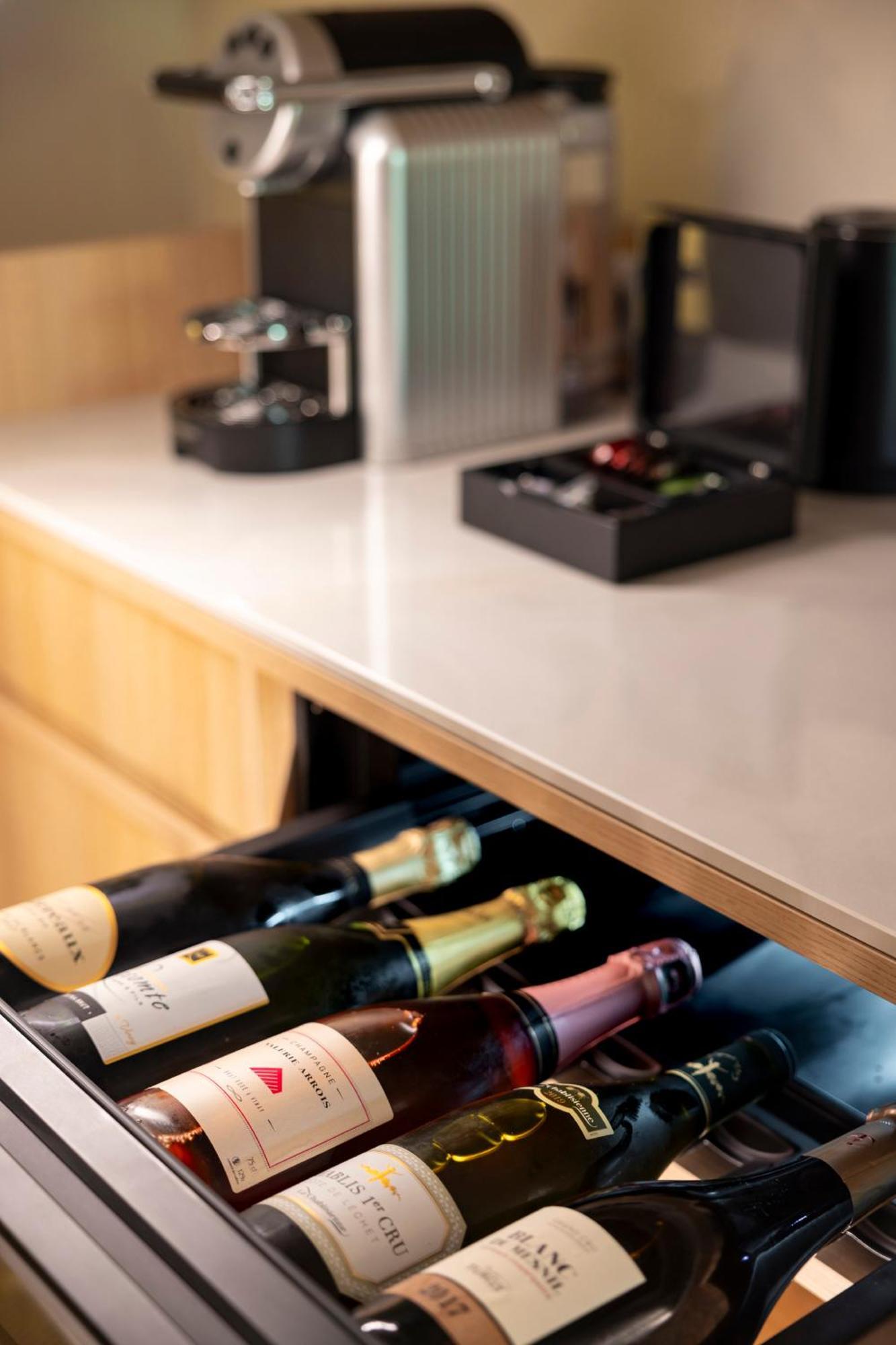 Hostellerie Briqueterie & Spa Champagne Vinay  Екстериор снимка Wine drawer