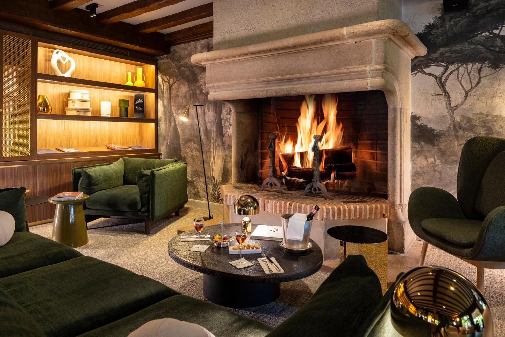 Hostellerie Briqueterie & Spa Champagne Vinay  Екстериор снимка The fireplace at the hotel